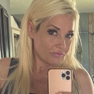 Meet your Posher, Laurie